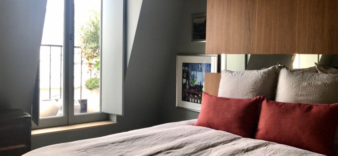 MEUBLÉ – Penthouse – 2 chambres – 127 m2 + Terrasse 29 m2 – Paris 1er Village du Louvre – 5ème étage ascenseur –  Loyer charges comprises : 5.950 euros