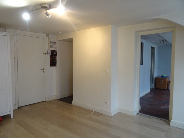 DSC02317 VIDE – 1 chambre – Paris 9ème – Rue Joubert – 40 m2 – 5ème étage avec ascenseur – Loyer charges comprises : 1.311 €