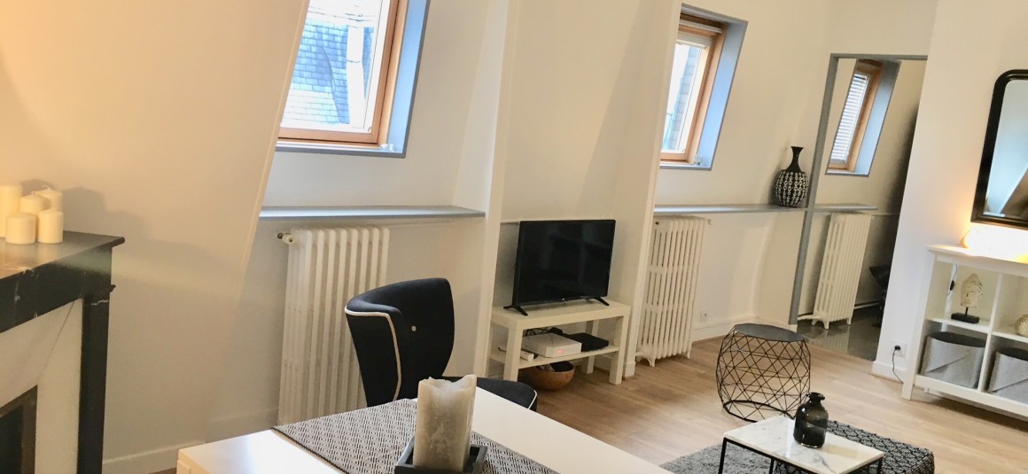 MEUBLÉ – 1 ch – 40 m2 – Paris 17e – Rue Villebois Mareuil – Loyer cc : 1.600 € cc