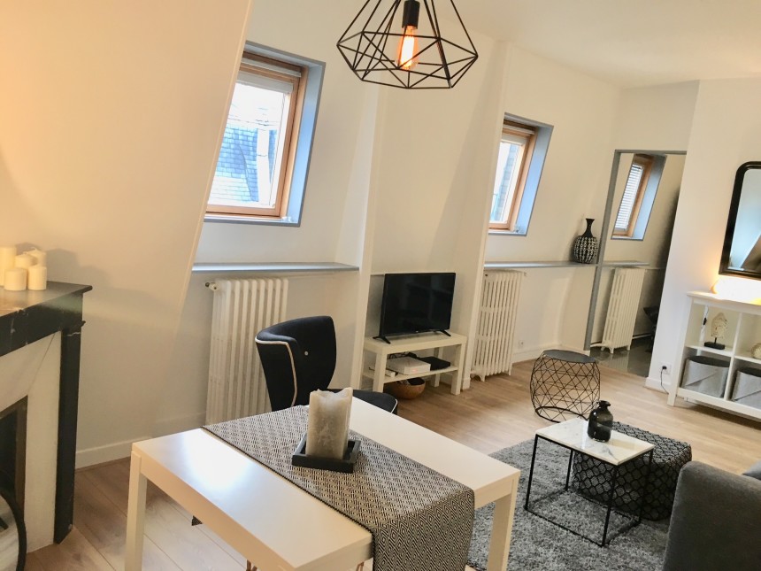 MEUBLÉ – 1 ch – 40 m2 – Paris 17e – Rue Villebois Mareuil – Loyer cc : 1.600 € cc