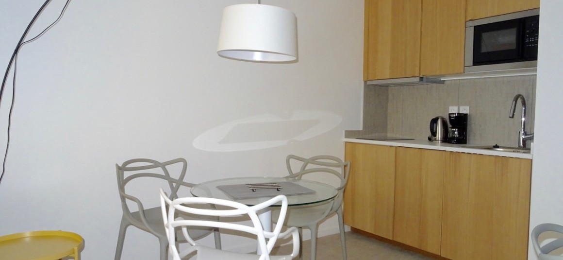 MEUBLÉ- Studio – 27 m2 – Paris 10e – Refait neuf – Rue Petites Ecuries – 3e étage ascenseur – Loyer cc : 1.080 euros (chauf. eau ch. collectif inclus)