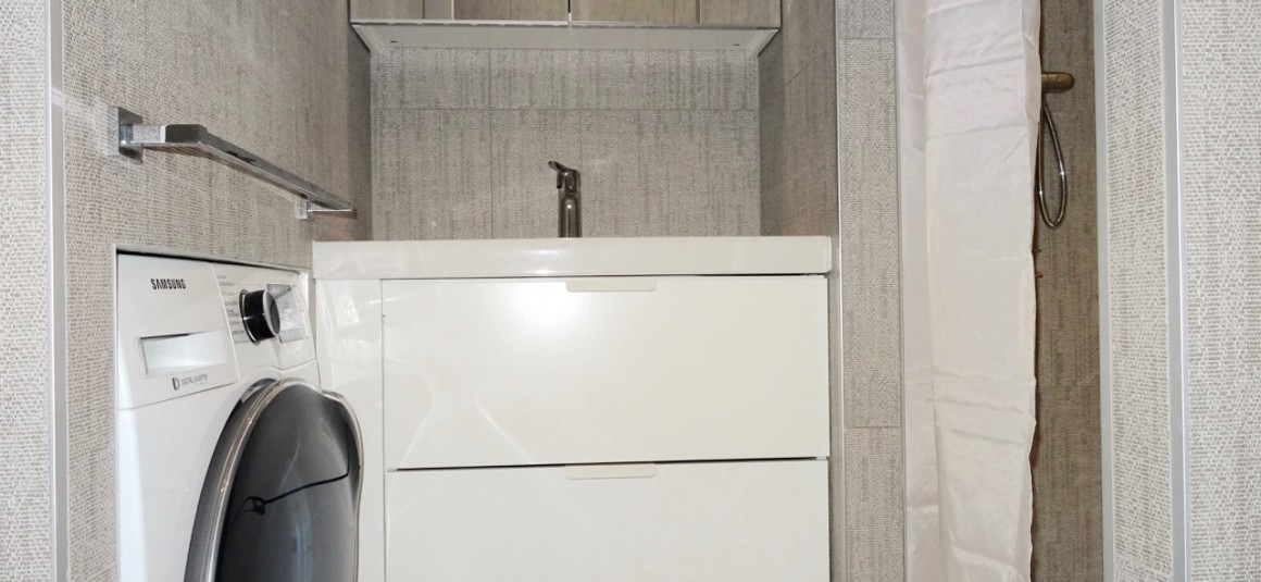 MEUBLÉ- Studio – 27 m2 – Paris 10e – Refait neuf – Rue Petites Ecuries – 3e étage ascenseur – Loyer cc : 1.080 euros (chauf. eau ch. collectif inclus)