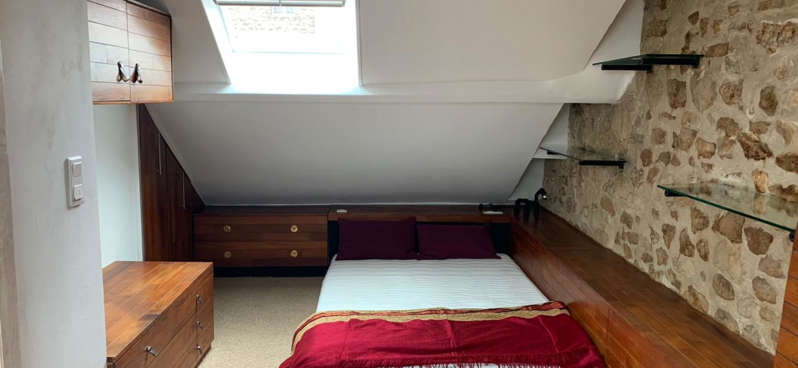 MEUBLÉ – 1 ch – Paris 17e – Rue Dulong – 39 m2 – 4e étage sans asc – Loyer cc : 1.600 euros