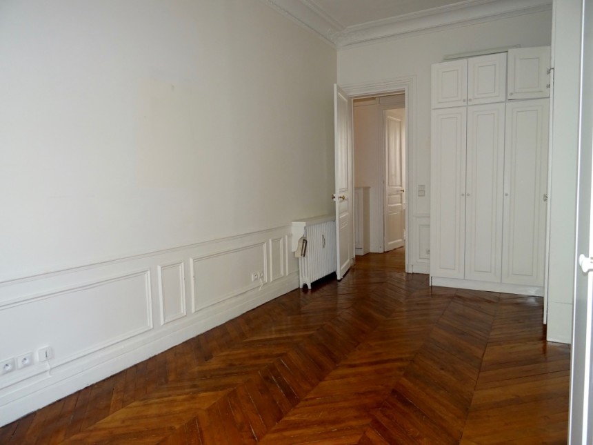 Vide – 4 ch – 180 m2 – Paris 8e (17e) – Monceau – Courcelles – Loyer cc : 4.845 euros cc