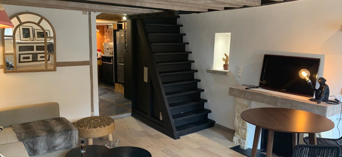 MEUBLÉ – 1 ch – Paris 17e – Rue Dulong – 39 m2 – 4e étage sans asc – Loyer cc : 1.600 euros