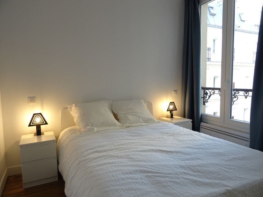 MEUBLÉ – 1 chambre – Paris 17ème – Rue Dulong – 41 m2 – 4ème étage sans ascenseur – Loyer charges comprises : 1.750 euros