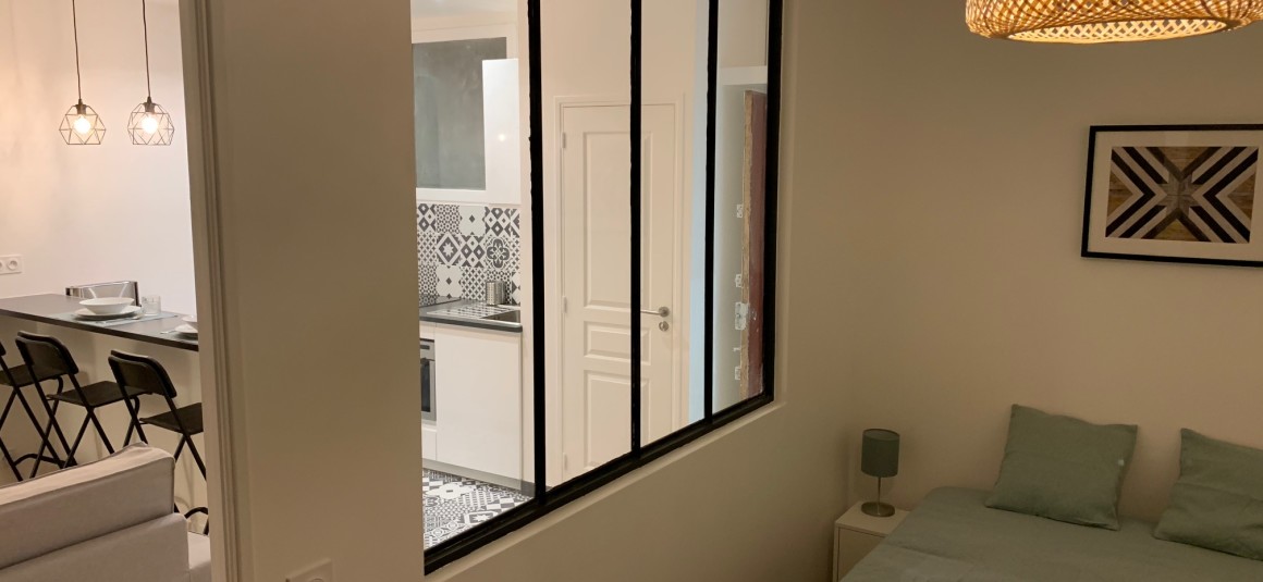 MEUBLÉ – 1 chambre – 31 m2 – Paris 17ème – Rue Débarcadère – 3ème étage ascenseur – Loyer charges comprises : 1.500 euros