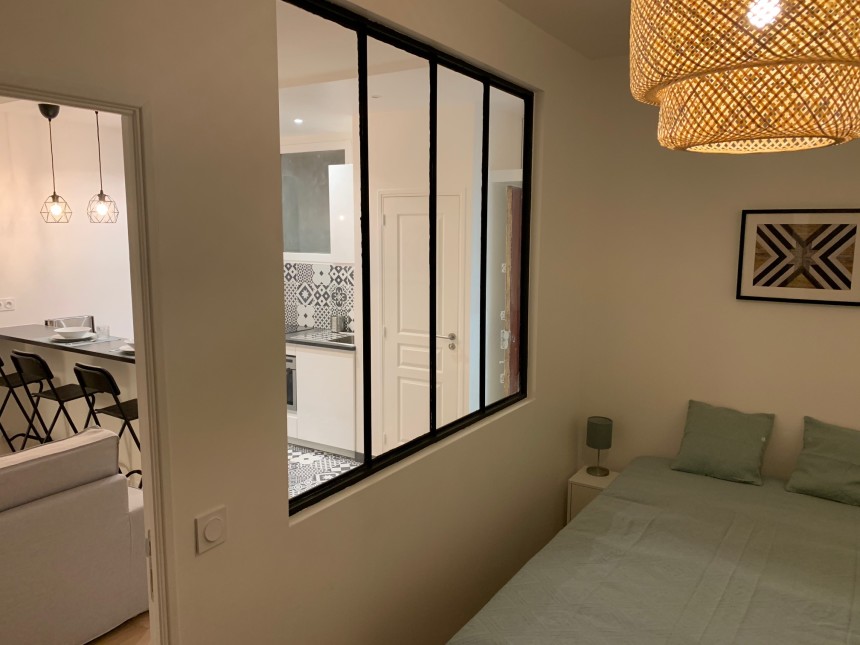 MEUBLÉ – 1 chambre – 31 m2 – Paris 17ème – Rue Débarcadère – 3ème étage ascenseur – Loyer charges comprises : 1.500 euros