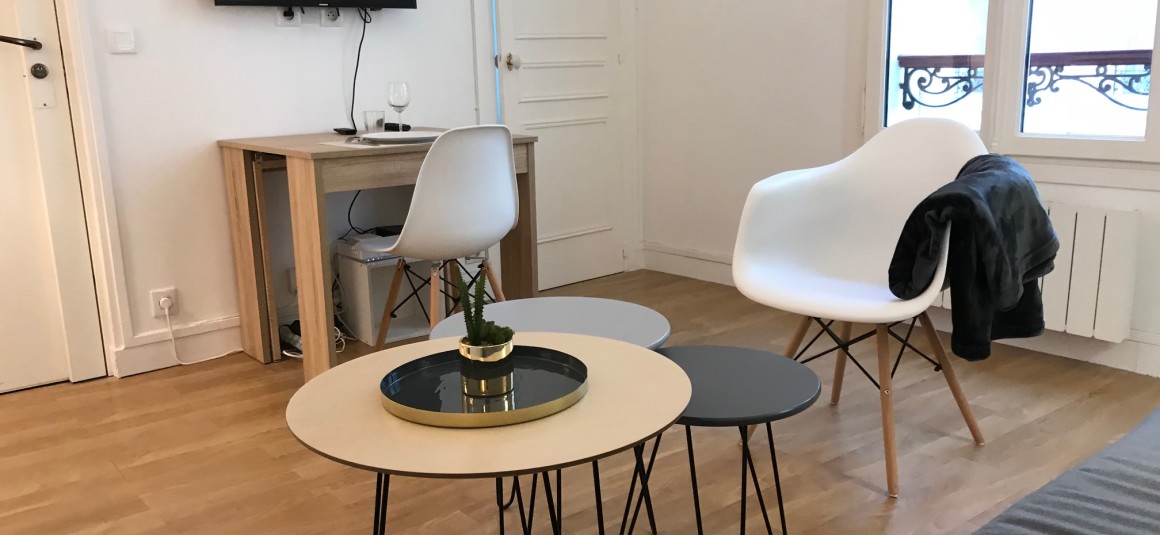 Meublé – 1 ch – Paris 17e – 30 m2 – Rue Pierre Demours – 1er étage sans ascenseur sur cour – Loyer cc : 1.300 € cc (Internet inclus)