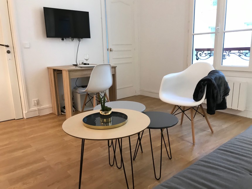 Meublé – 1 ch – Paris 17e – 30 m2 – Rue Pierre Demours – 1er étage sans ascenseur sur cour – Loyer cc : 1.300 € cc (Internet inclus)