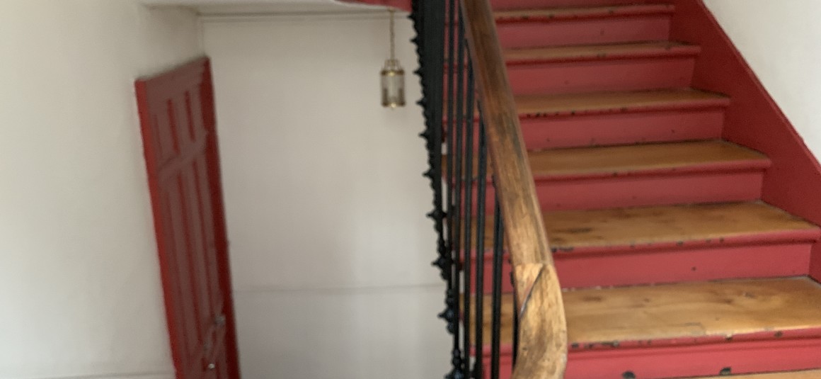 MEUBLÉ – 1 chambre – 34 m2 – Paris 17ème – Rue Guersant – 4e étage sans ascenseur – Loyer charges comprises : 1.500 euros