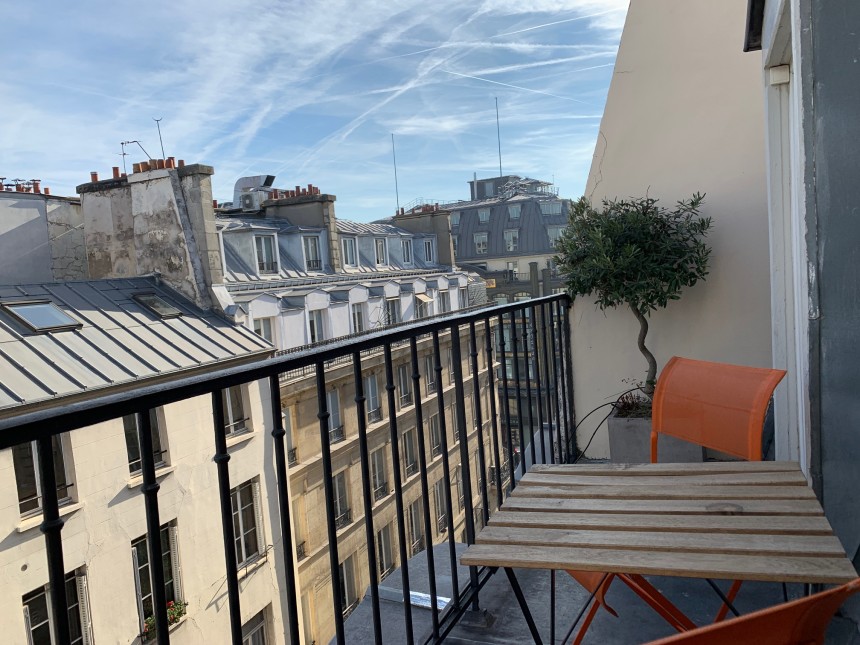 MEUBLÉ – Penthouse – 2 chambres – 127 m2 + Terrasse 29 m2 – Paris 1er Village du Louvre – 5ème étage ascenseur –  Loyer charges comprises : 5.950 euros