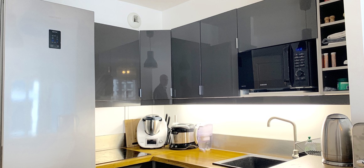 MEUBLÉ – 1 chambre – 47 m2 + 2 balcons 10 m2 – Paris 15 –  Rue St Charles – 4e avec ascenseur – Loyer cc : 1.880 €