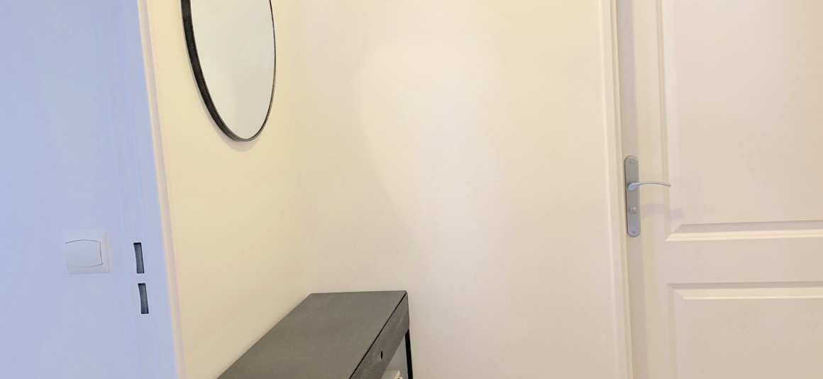MEUBLÉ – 1 chambre – 47 m2 + 2 balcons 10 m2 – Paris 15 –  Rue St Charles – 4e avec ascenseur – Loyer cc : 1.880 €