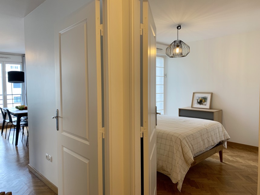 MEUBLÉ – 1 chambre – 47 m2 + 2 balcons 10 m2 – Paris 15 –  Rue St Charles – 4e avec ascenseur – Loyer cc : 1.880 €