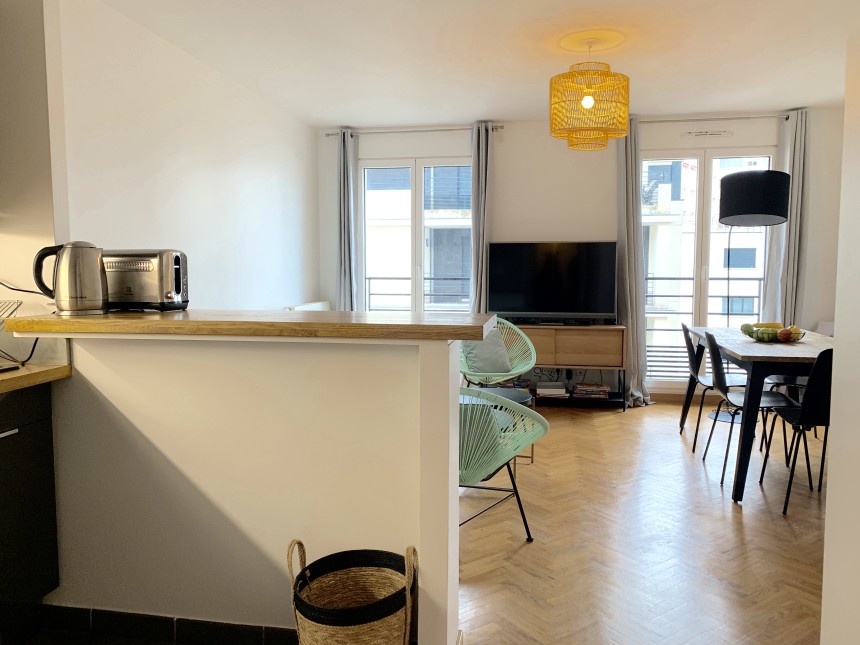 MEUBLÉ – 1 chambre – 47 m2 + 2 balcons 10 m2 – Paris 15 –  Rue St Charles – 4e avec ascenseur – Loyer cc : 1.880 €