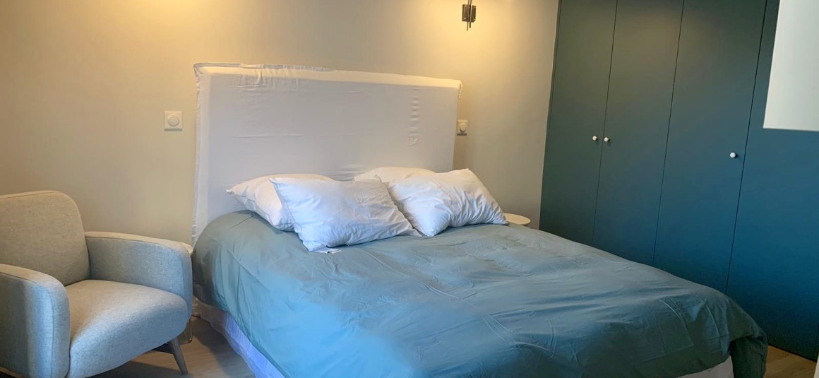 MEUBLÉ – 1 chambre – 37 m2 – Paris 6e – Rue Cherche Midi – 4ème étage sans ascenseur – Loyer cc : 1.600 euros