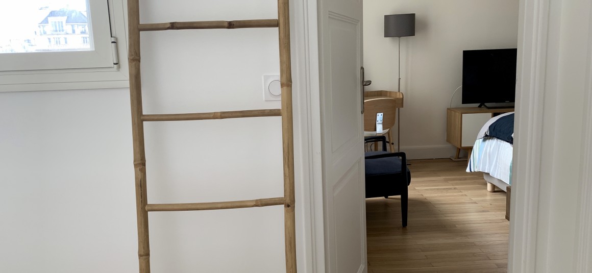 REFAIT NEUF – MEUBLÉ – 2 ch – 91 m2 + Poss Pkg – Paris 16e – Bld Suchet/Auteuil – Loyer cc : 2.950 €