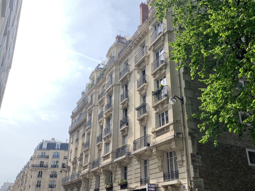 MEUBLÉ – 1 ch – Spacieux 2 pièces – 78 m2 – Paris 18e – Lamarck – 4e etage avec ascenseur – Loyer cc : 2.500 € (+ possibilité de parking en sus)