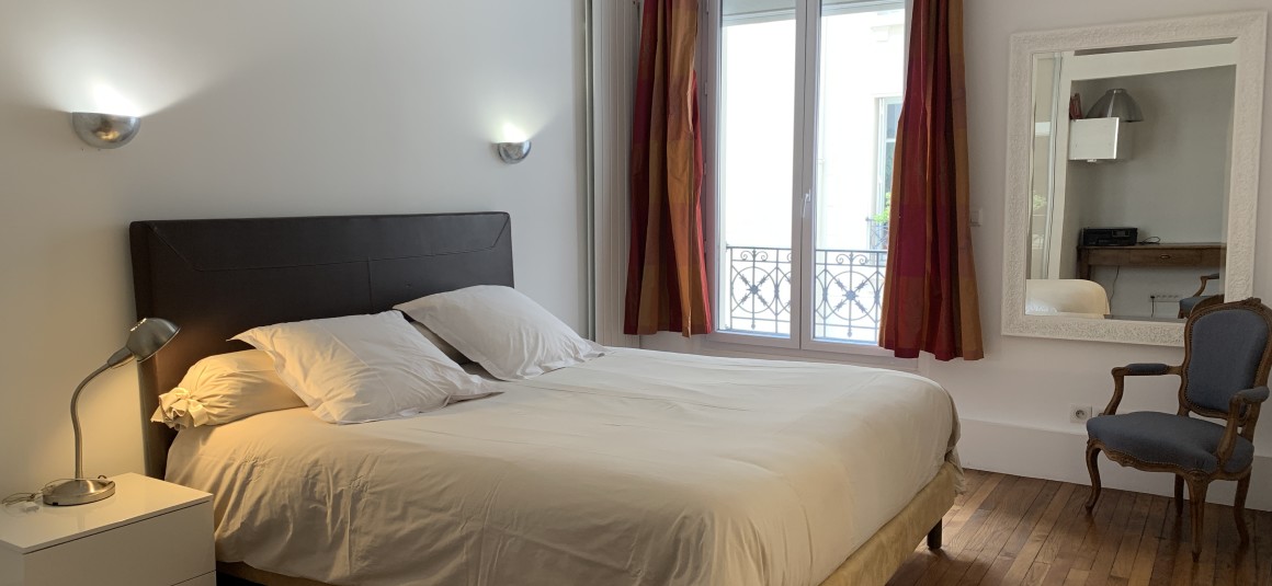MEUBLÉ – 1 ch – Spacieux 2 pièces – 78 m2 – Paris 18e – Lamarck – 4e etage avec ascenseur – Loyer cc : 2.500 € (+ possibilité de parking en sus)