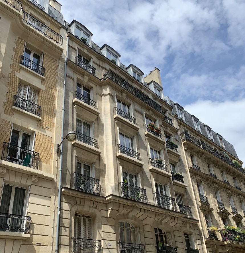 MEUBLÉ –  Double séjour + 1 chambre – 62 m2 – Paris 18ème – Rue Lapeyrère – Jules Joffrin – 6ème étage ascenseur – Loyer charges comprises  : 2.100 €