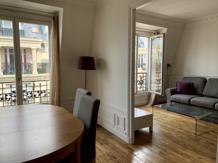 MEUBLÉ –  Double séjour + 1 chambre – 62 m2 – Paris 18ème – Rue Lapeyrère – Jules Joffrin – 6ème étage ascenseur – Loyer charges comprises  : 2.100 €