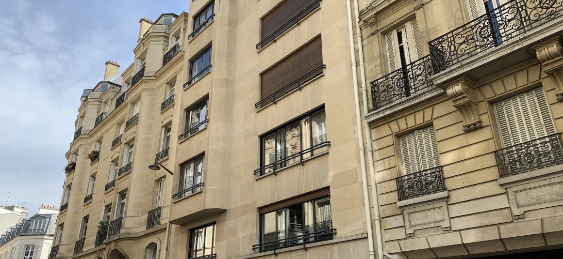 MEUBLÉ – 1 ch + Bureau – Paris 8e – HOCHE FRIEDLAND – 77 m2 + Parking – Loyer cc : 2.650 €