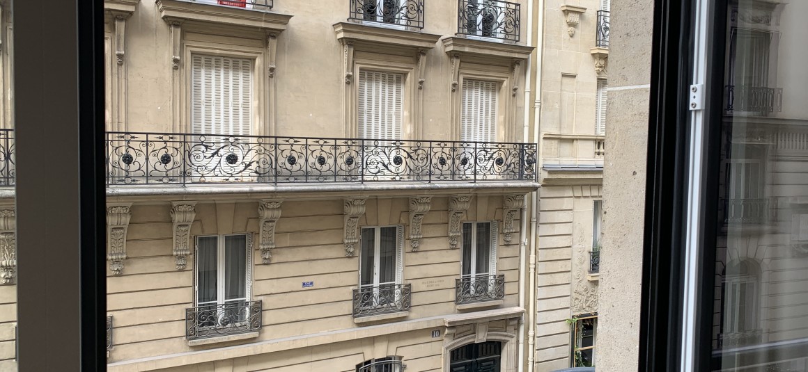 MEUBLÉ – 1 ch + Bureau – Paris 8e – HOCHE FRIEDLAND – 77 m2 + Parking – Loyer cc : 2.650 €