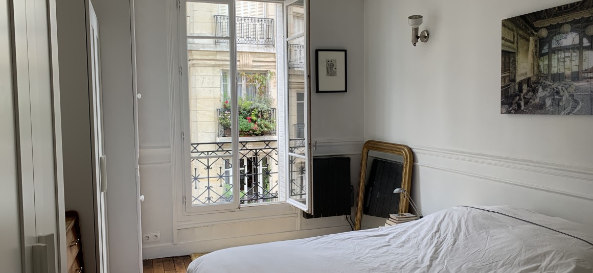 MEUBLÉ – 1 chambre – 35,1 m2 – Lamarck – Rue Simon Dereure – Paris 18ème – 4ème étage ascenseur – Loyer charges comprises : 1.400 € (Internet en sus)