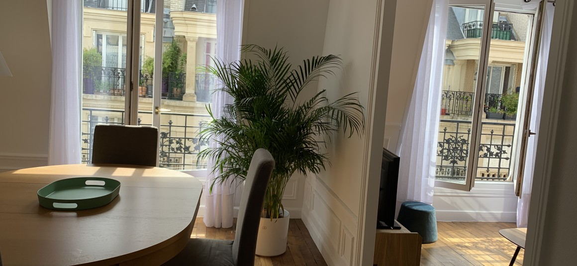 IMG_6658 MEUBLÉ – Double séjour + 1 chambre – 62 m2 – Paris 18ème – Rue Lapeyrère – Jules Joffrin – 6ème étage ascenseur – Loyer charges comprises : 2.100 €