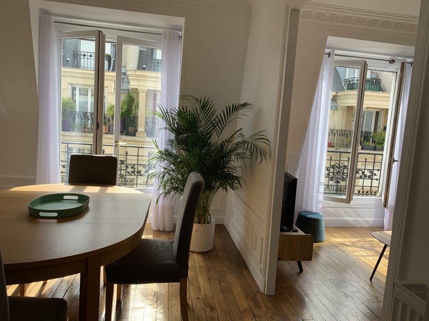 MEUBLÉ –  Double séjour + 1 chambre – 62 m2 – Paris 18ème – Rue Lapeyrère – Jules Joffrin – 6ème étage ascenseur – Loyer charges comprises  : 2.100 €