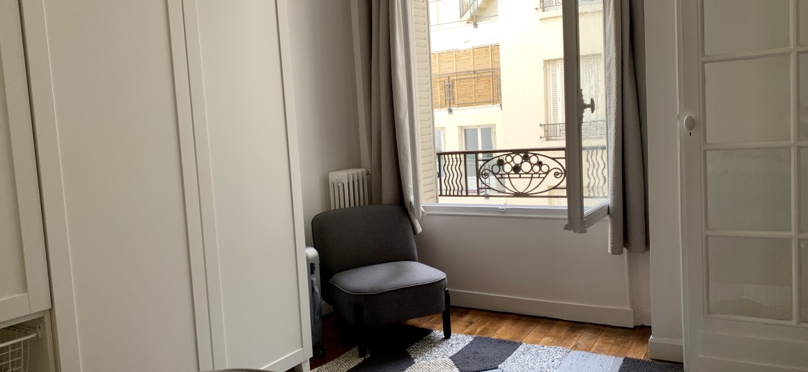 MEUBLÉ – 1 ch – Paris 16e – Square d’Alboni – Passy – 47 m2 – Loyer cc : 1.950 cc (chauff. coll.)