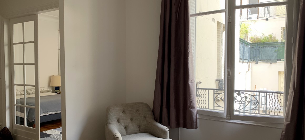 MEUBLÉ – 1 ch – Paris 16e – Square d’Alboni – Passy – 47 m2 – Loyer cc : 1.950 cc (chauff. coll.)