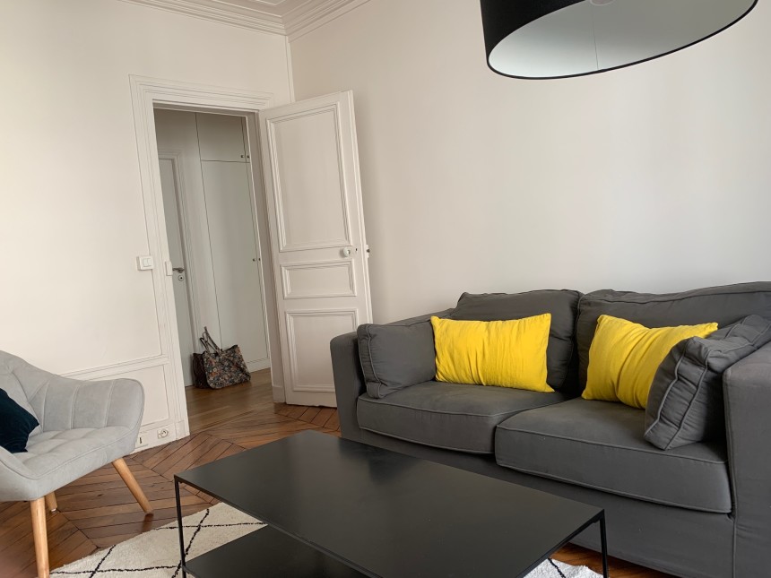 MEUBLÉ – 1 ch – Paris 17e – 44 m2 – Coeur Village Batignolles – 2ème sans ascenseur – Loyer cc : 1.650 euros