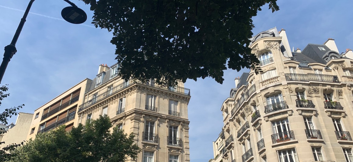 MEUBLÉ – 2 ch – Paris 16e – 91 m2 –  Ave Mozart – Quartier Jasmin / Auteuil – Loyer cc : 2.950 €