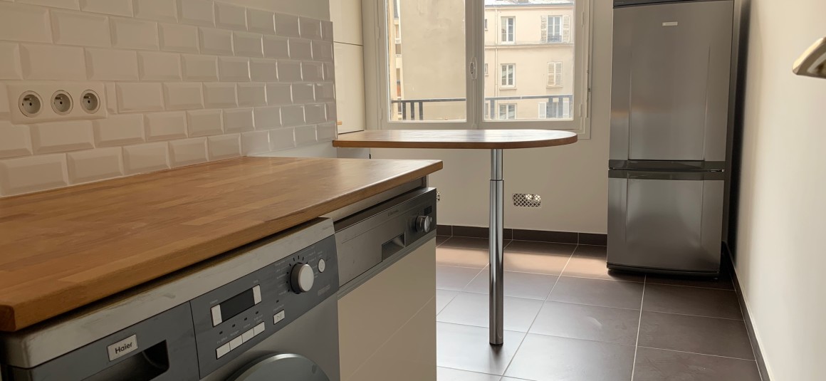 MEUBLÉ – 1 chambre – Neuilly s/Seine (limite 17e) – 50 m2 – Place Parmentier – 4ème étage avec ascenseur + Balcon – Loyer charges comprises  : 1.950 euros (chauffage et eau chaude centrals)
