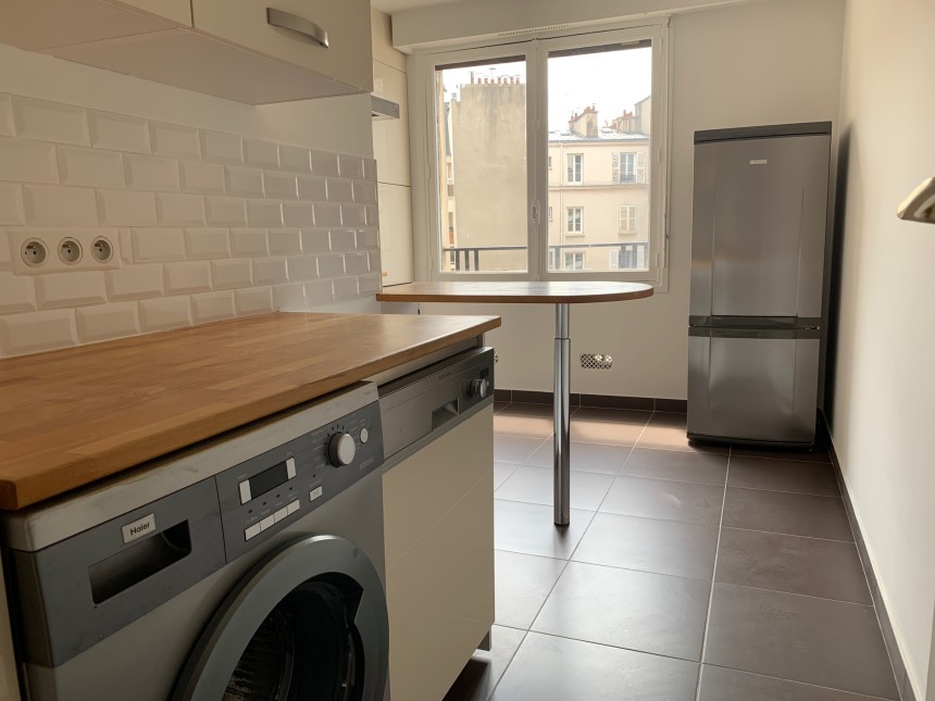 MEUBLÉ – 1 chambre – Neuilly s/Seine (limite 17e) – 50 m2 – Place Parmentier – 4ème étage avec ascenseur + Balcon – Loyer charges comprises  : 1.950 euros (chauffage et eau chaude centrals)