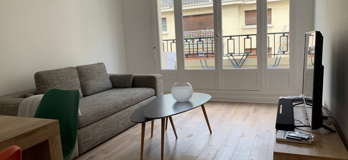 MEUBLÉ – 1 chambre – Neuilly s/Seine (limite 17e) – 50 m2 – Place Parmentier – 4ème étage avec ascenseur + Balcon – Loyer charges comprises  : 1.950 euros (chauffage et eau chaude centrals)
