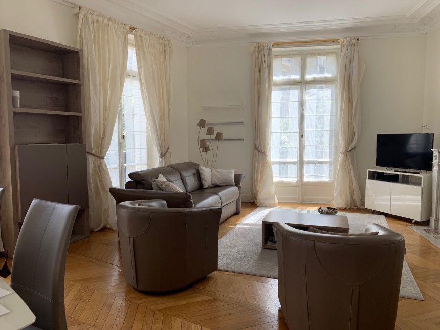 MEUBLÉ – 2 ch – Paris 16e – 91 m2 –  Ave Mozart – Quartier Jasmin / Auteuil – Loyer cc : 2.950 €