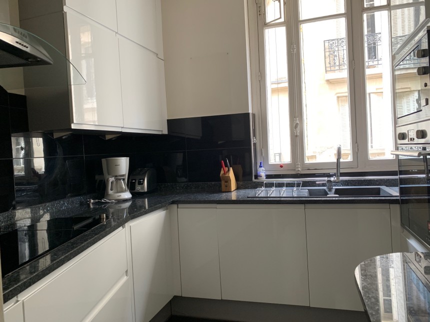 MEUBLÉ – 2 ch – Paris 16e – 91 m2 –  Ave Mozart – Quartier Jasmin / Auteuil – Loyer cc : 2.950 €