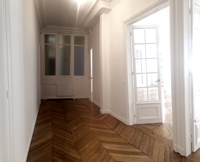 VIDE – 3 ch – 142 m2 – Paris 17e – Parc Monceau – Cuisine équipée – Loyer cc : 4.230 euros