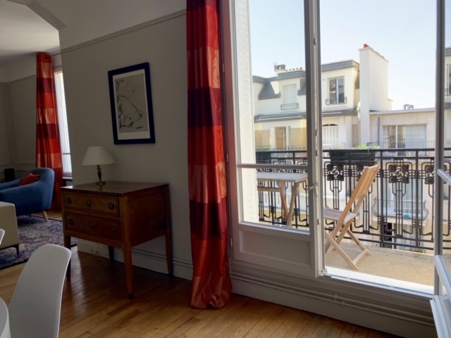 MEUBLÉ – 2 chambres + 1 bureau – Paris 17e – Quartier LEVIS – 107 m2 avec balcon / terrasse – 7ème étage ascenseur – Loyer cc : 3.700 euros