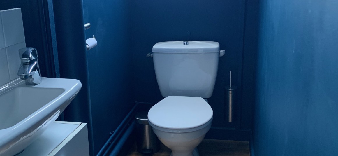 MEUBLÉ – 2 chambres + 1 bureau – Paris 17ème – 106 m2 + balcon 3 m2  – Villiers – Levis -7eme et dernier étage avec grand balcon / terrasse  – Loyer charges comprises  : 3.890 euros