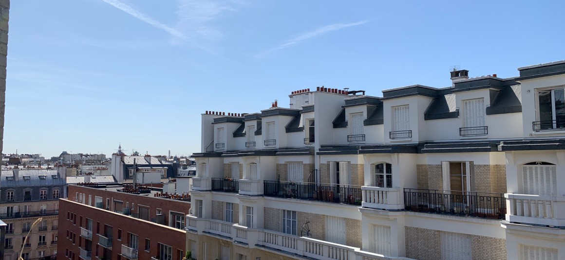 MEUBLÉ – 2 chambres + 1 bureau – Paris 17ème – 106 m2 + balcon 3 m2  – Villiers – Levis -7eme et dernier étage avec grand balcon / terrasse  – Loyer charges comprises  : 3.890 euros