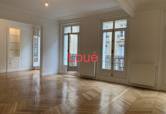 VIDE – 3 ch – 142 m2 – Paris 17e – Parc Monceau – Cuisine équipée – Loyer cc : 4.230 euros