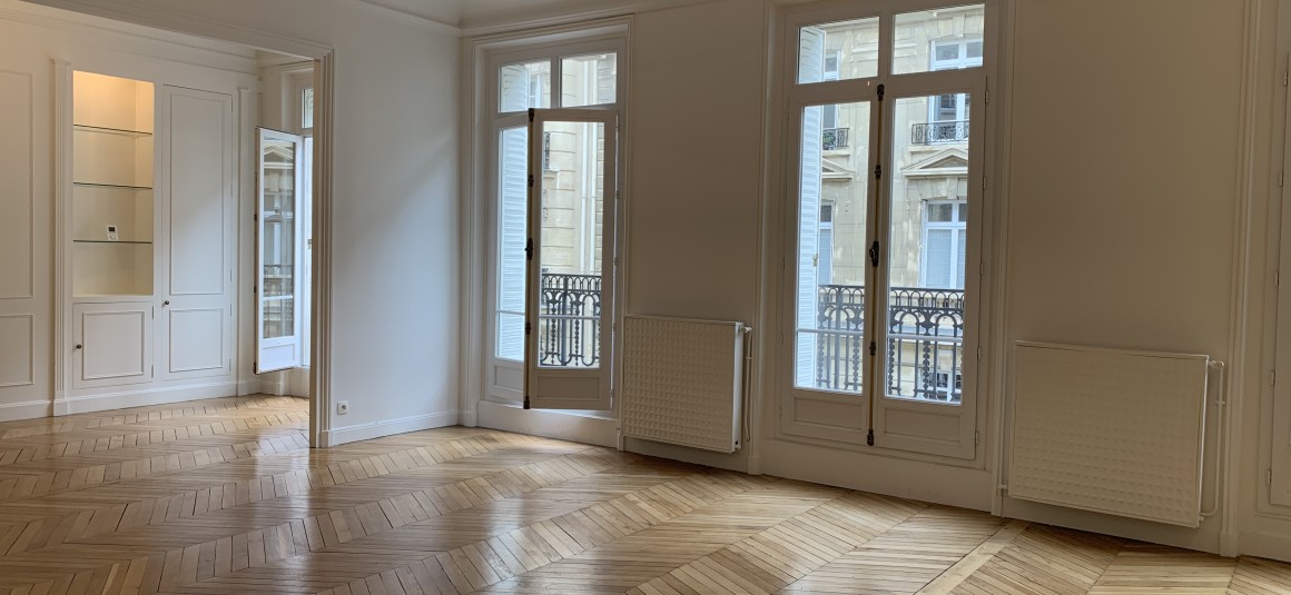 VIDE – 3 ch – 142 m2 – Paris 17e – Parc Monceau – Cuisine équipée – Loyer cc : 4.230 euros