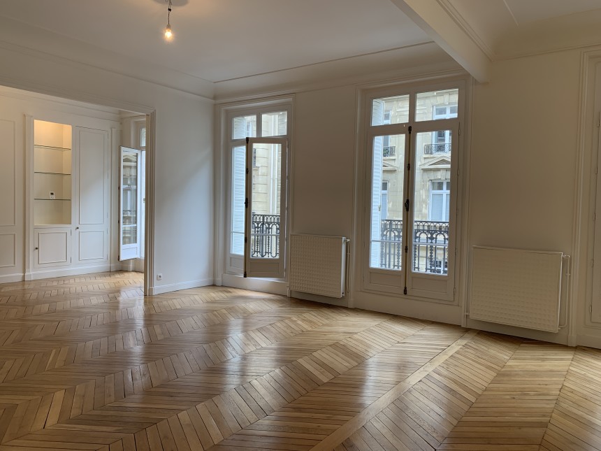 VIDE – 3 ch – 142 m2 – Paris 17e – Parc Monceau – Cuisine équipée – Loyer cc : 4.230 euros