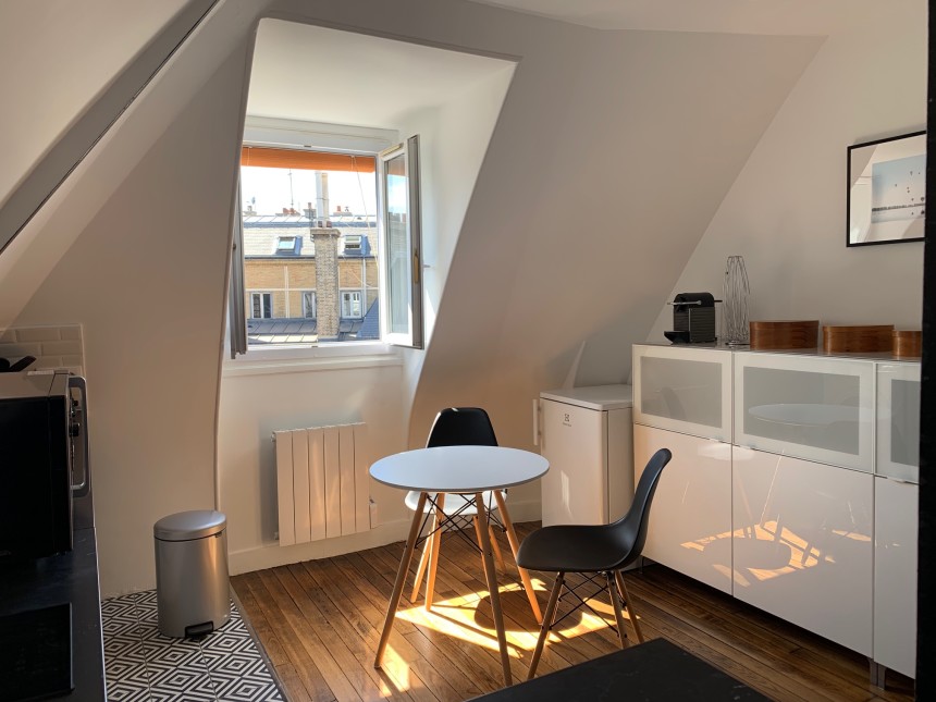 MEUBLÉ – 1 chambre – Paris 17e – Pereire – rue Prony – 33 m2 au sol – 7e et dernier étage avec ascenseur  – Loyer charges comprises : 1.350 €