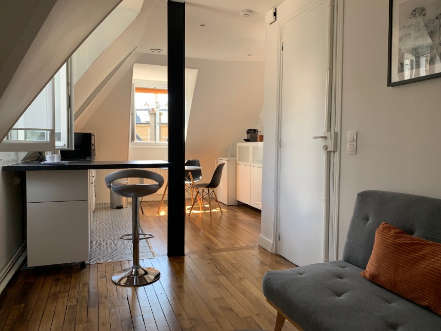 MEUBLÉ – 1 chambre – Paris 17e – Pereire – rue Prony – 33 m2 au sol – 7e et dernier étage avec ascenseur  – Loyer charges comprises : 1.350 €