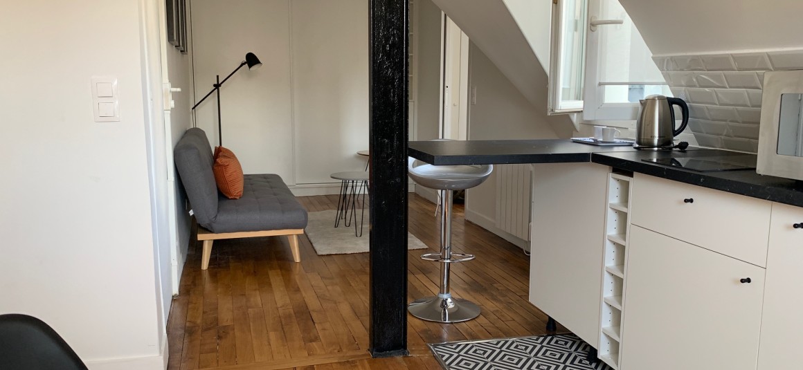 MEUBLÉ – 1 chambre – Paris 17e – Pereire – rue Prony – 33 m2 au sol – 7e et dernier étage avec ascenseur  – Loyer charges comprises : 1.350 €